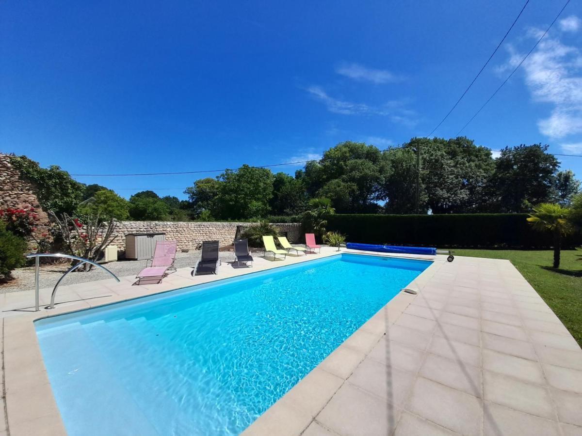 Gite A Archigny : Piscine Chauffee, Clim, Jardin Et Proche Futuroscope - Fr-1-541-90 Apartment Exterior photo